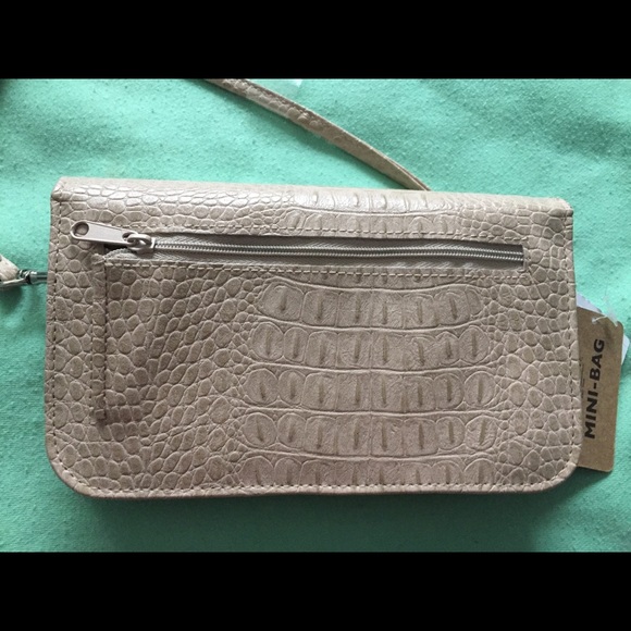 NWT Buxton Beige Wallet With Strap - Picture 2 of 4